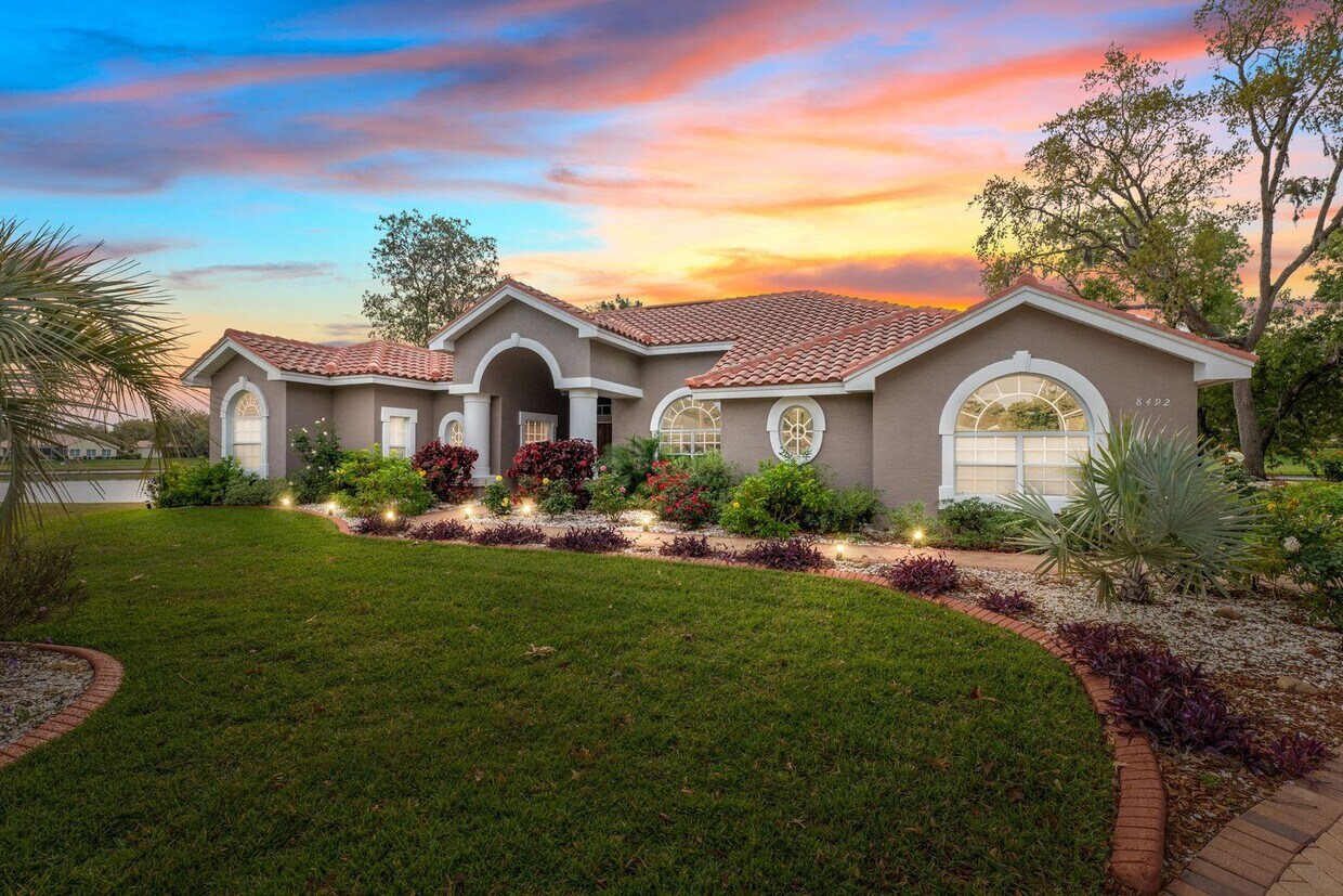 Primary Photo - Stunning 3/2 Home W/ Office Pool/Spa in Ga...