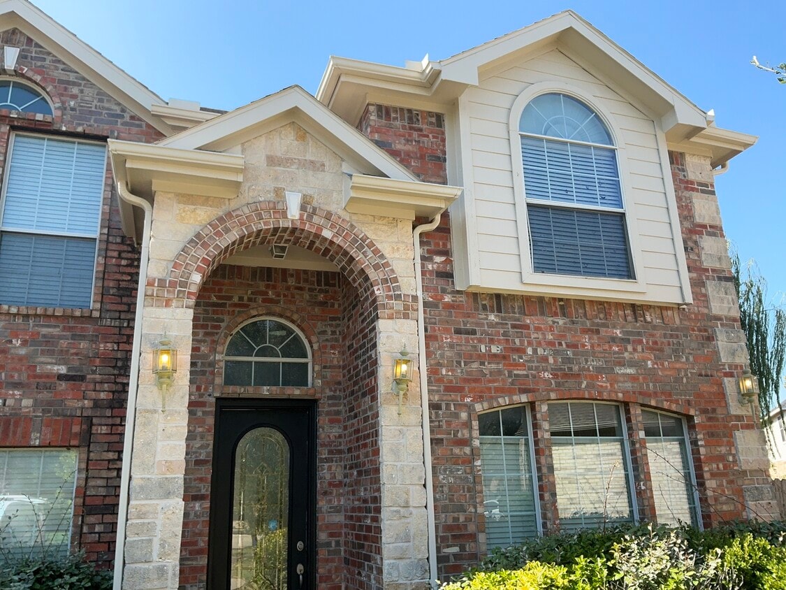 Primary Photo - 114 Pinedale Dr