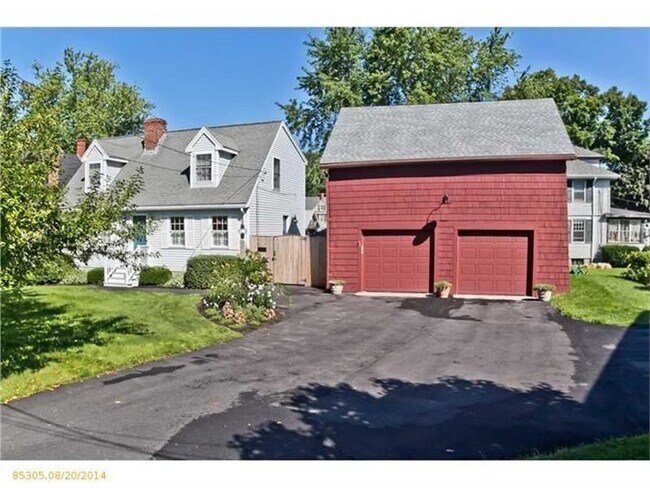 Building Photo - Beautiful 3BR/1.5BA Available December 1st...