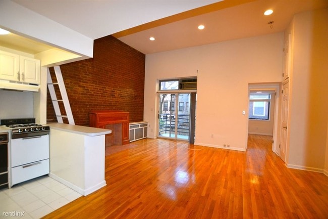 Building Photo - 161 W 75th St