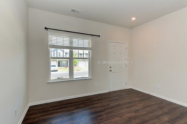 Building Photo - Great 3Br/3.5Bth Home with Finished Baseme...