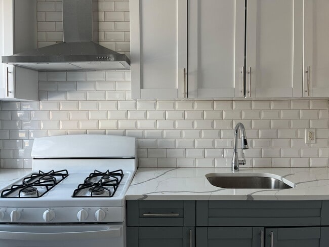 Building Photo - 86 Irving St