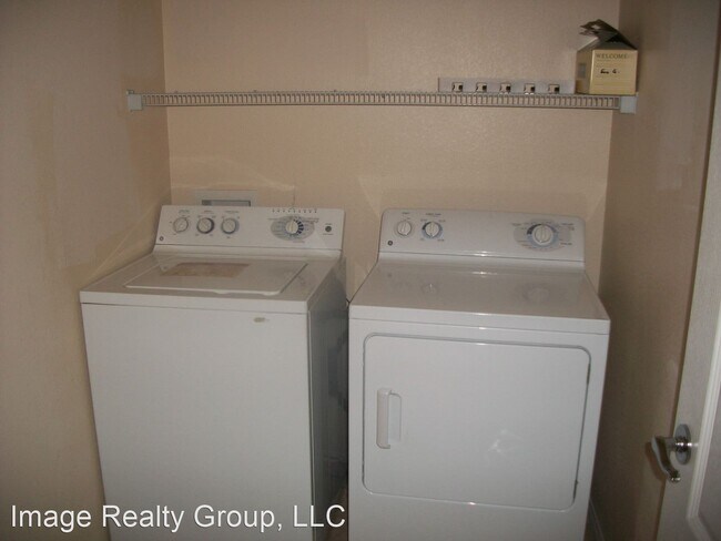 Foto del edificio - 3 br, 2.5 bath House - 8367 Gourley Ave.