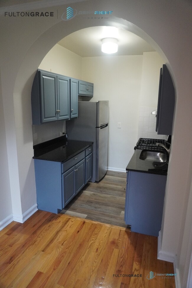 Building Photo - 426 W Briar Pl