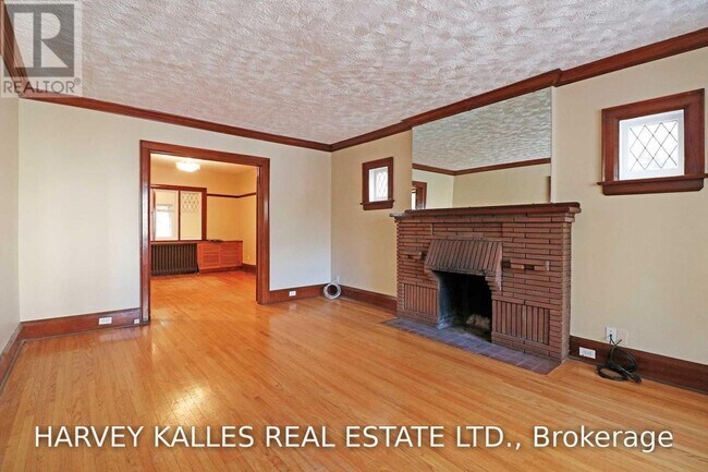 Photo du bâtiment - 184 Duplex Ave