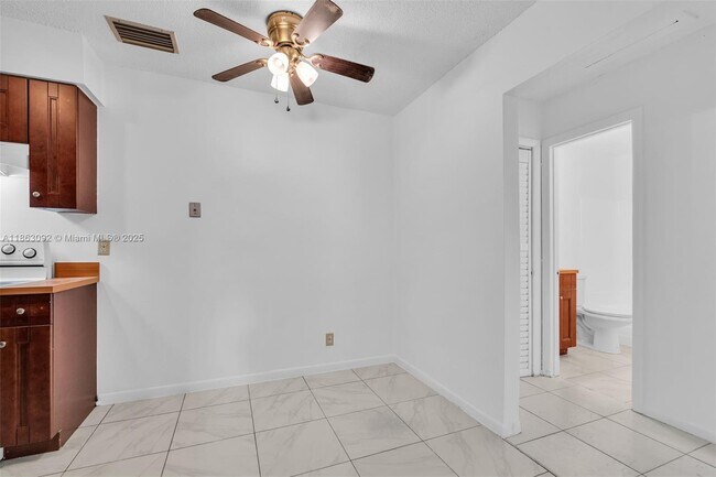 Foto del edificio - 1451 NW 19th St