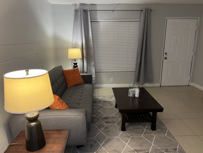 Building Photo - 625 S Royal Crest Cir
