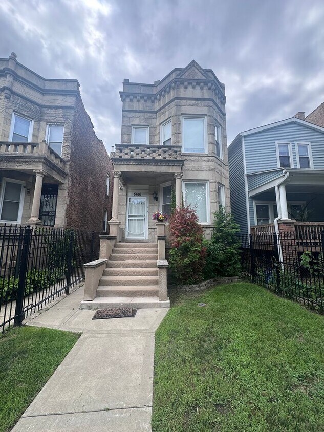 Foto principal - Beautiful 2-Bedroom 1-bath Graystone Apart...