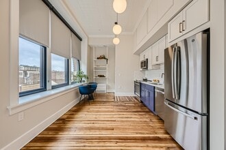 Building Photo - 303 N Howard St