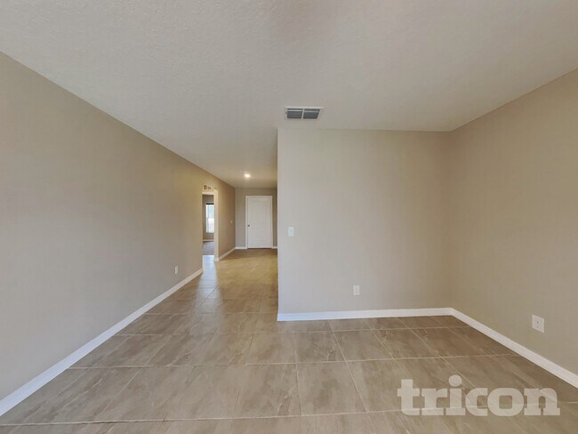 Building Photo - 2163 Mandarin Lp
