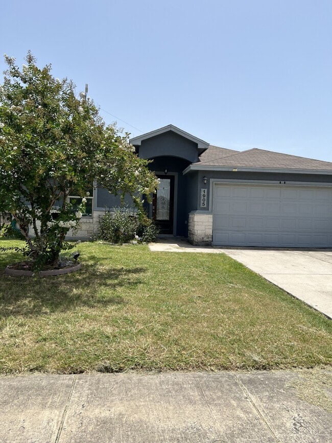 Building Photo - 1905 Cottonwood Dr