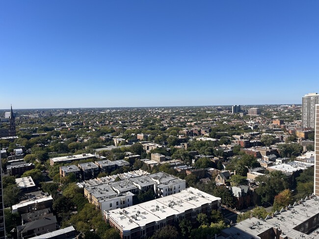 Building Photo - 1660 N La Salle Dr