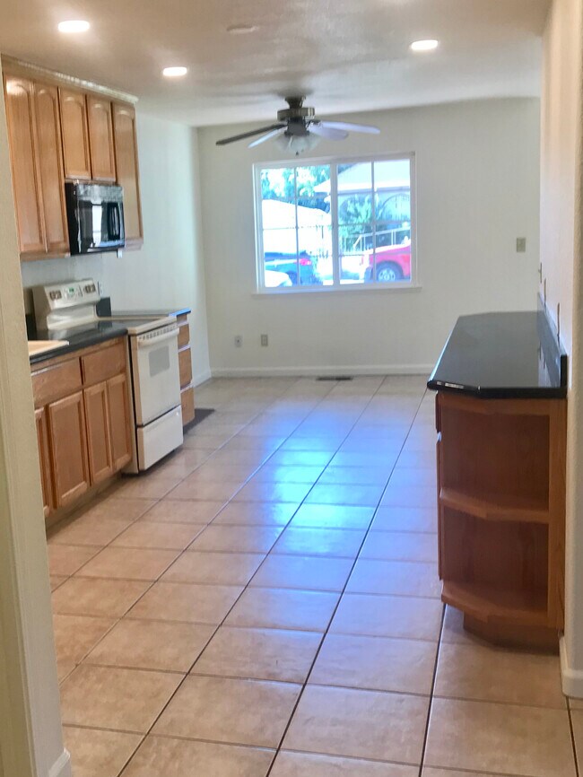 Foto del edificio - 1601 E San Fernando St