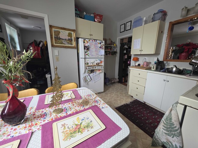 Building Photo - 79 Queen St