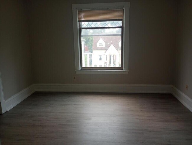 Foto del edificio - 2709 N Aldrich Ave