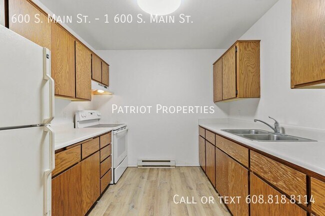 Building Photo - 3 bedroom/ 1 bath in Deerfield, WI