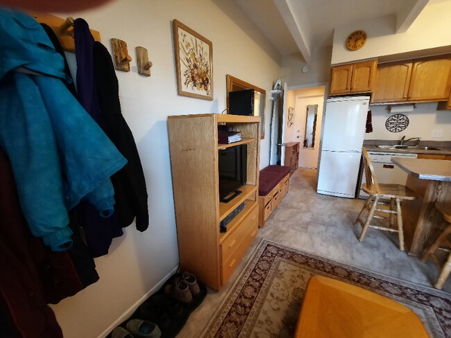 Building Photo - 370 La Bonte St