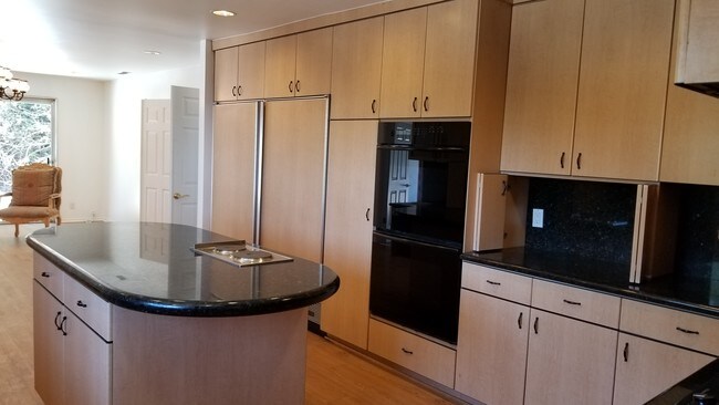 Kitchen w/ Double Oven - 9031 Alto Cedro Dr