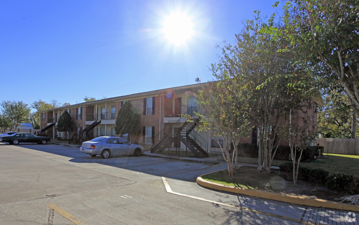Winston Chase - Winston Chase Apartments