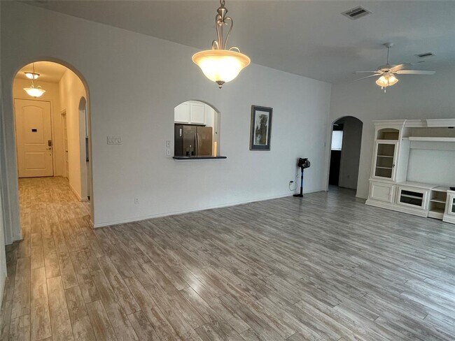 Foto del edificio - 9311 E Lakeside Dr