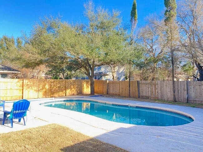 Foto del edificio - 2326 Clover Ridge Dr