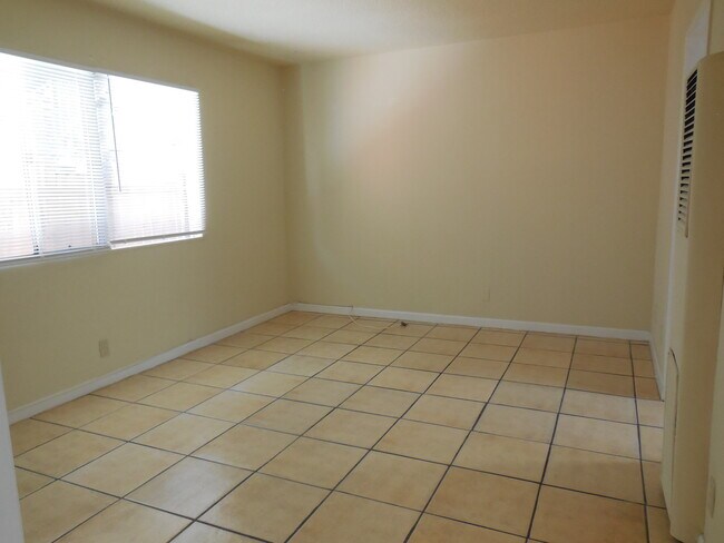 Foto del edificio - 437 Walnut Ave