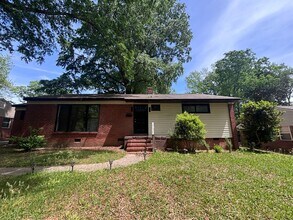 Building Photo - 701 Vanderbrook Rd