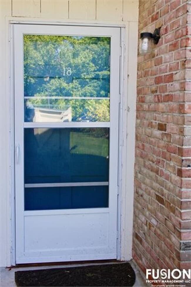 Building Photo - Bright 2-Bedroom Home Near Oakledge Park w/Pool!