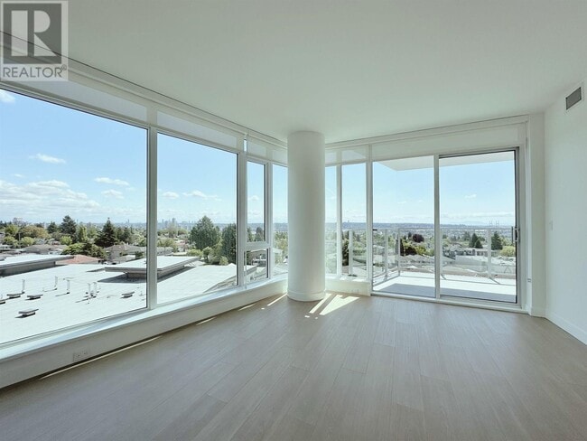 Photo du bâtiment - 7769-7769 Park Cres