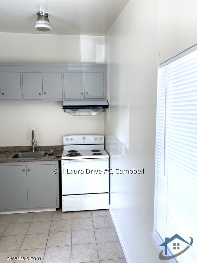 Foto del edificio - 611 Laura Dr