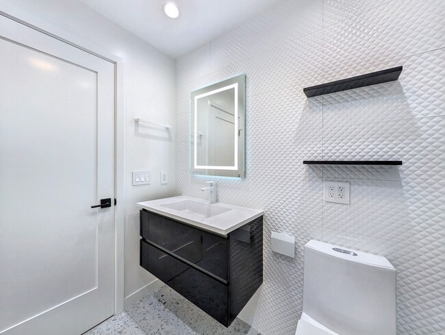 fully remodeled master bathroom - 14 Reef St