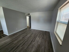 Building Photo - 713 Mill St