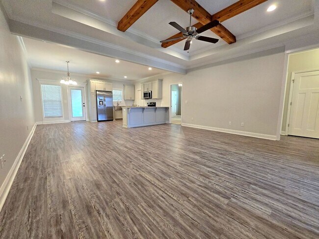 Foto del edificio - Stylish 4-Bedroom Home with Screened Porch...