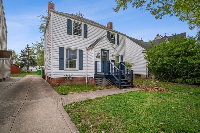 Building Photo - 27130 Shoreview Ave