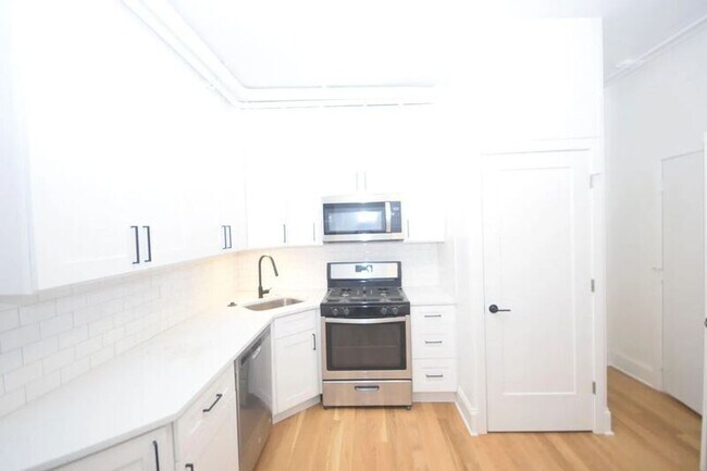 Foto del edificio - 1325 W 18th St