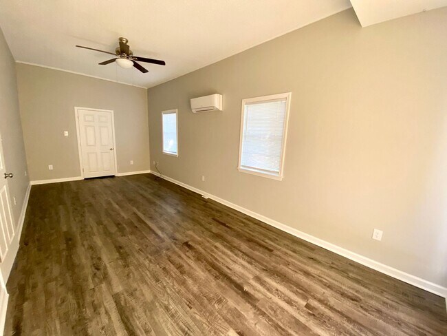 Foto del edificio - 1302 N Maple St