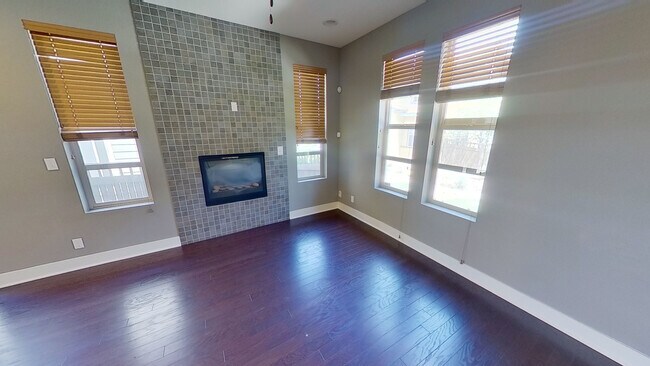 Building Photo - 523 S Vance St