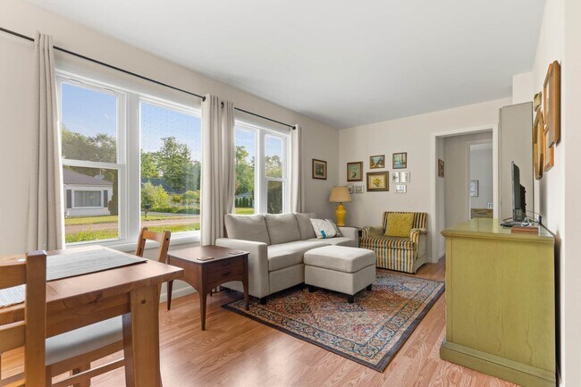 Foto del edificio - 7296 Hemlock Rd