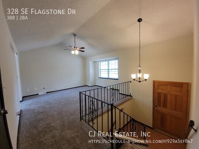Building Photo - 328 SE Flagstone Dr