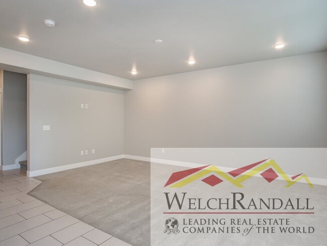 Foto del edificio - Spacious Townhome in West Haven