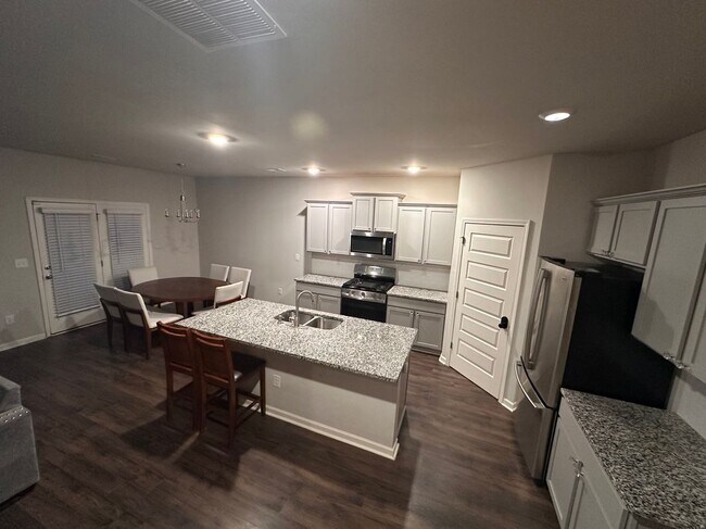 Building Photo - 3283 Hawthorn Farm Blvd