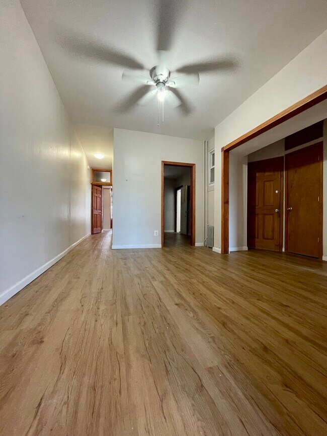 Living room - 191 32nd St