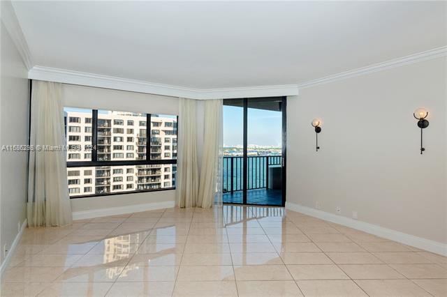 Foto principal - 520 Brickell Key Dr