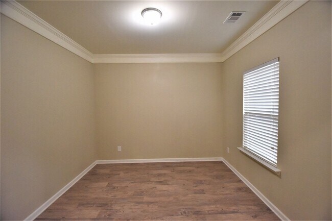 Building Photo - 3484 Village Park Ln SW