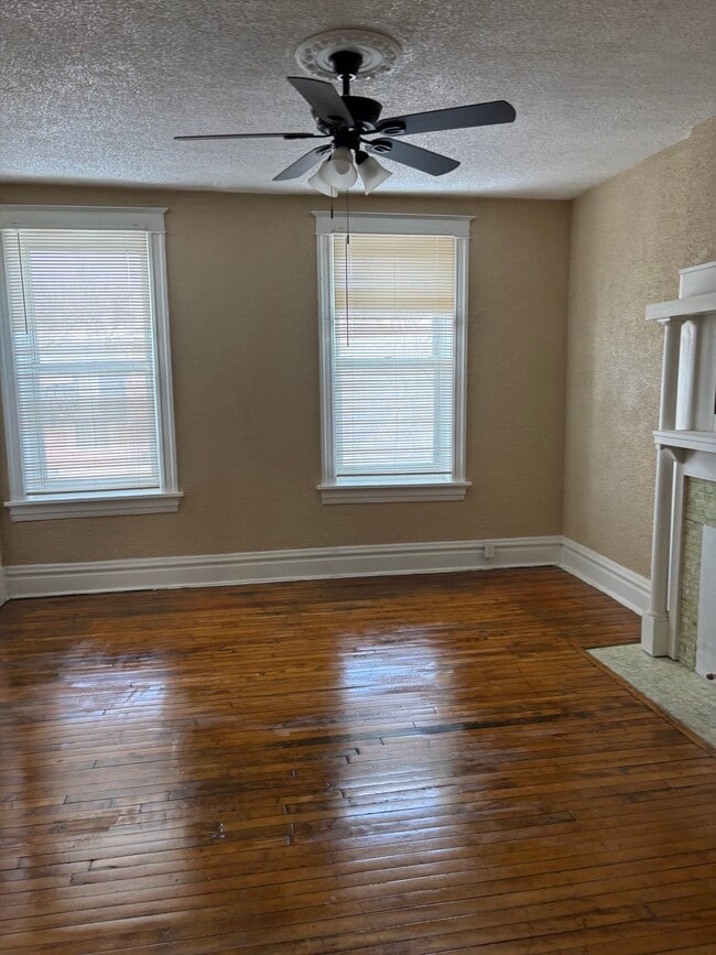 Building Photo - 3844 Lee Ave