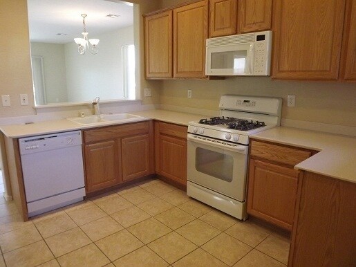 Foto del edificio - Charming Single-Story Corner Lot Home in Solera 55+ Community