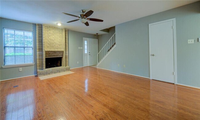 Foto del edificio - 8400 Jamestown Dr