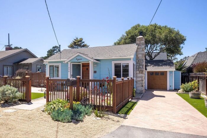 Primary Photo - Lease Pending: Dunrovin Cottage! Lovely 2 ...