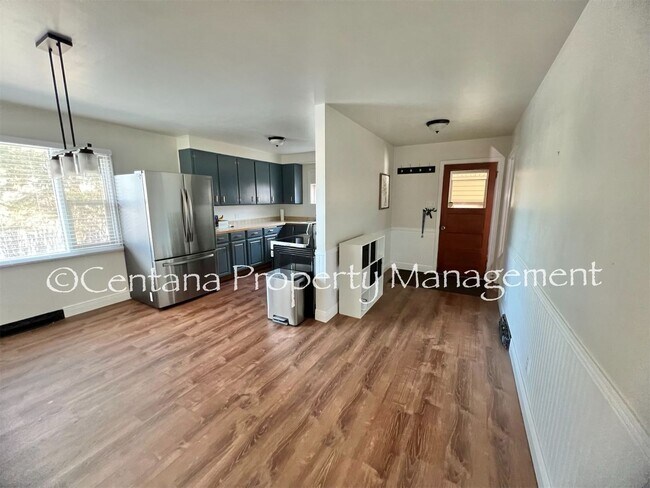 Foto del edificio - Large 2 bedroom house with an oversized ga...