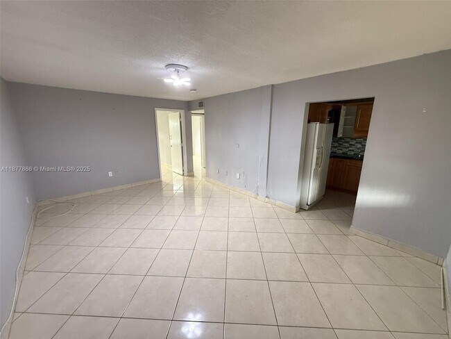 Foto del edificio - 1325 W 68th St